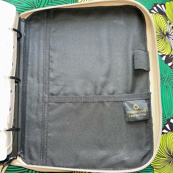 Franklin Covey Tan Camouflage-Print Classic 3-Ring Planner - Picture 5 of 11